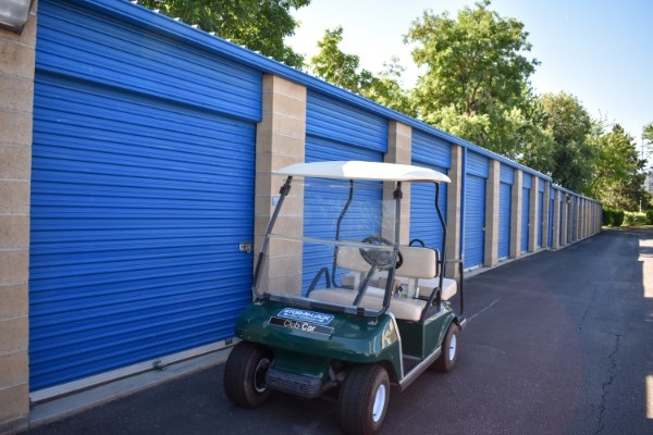 Facility photo: //images.sparefoot.com/medium/2460886a3ae8d08067c.jpg