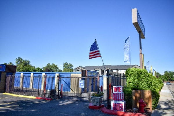 Facility photo: //images.sparefoot.com/medium/2460886a3ae8d7c7361.jpg
