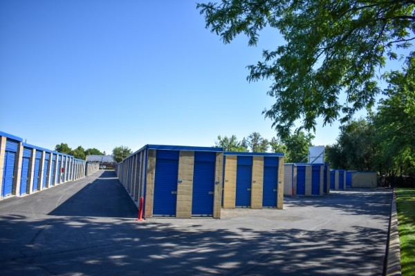 Facility photo: //images.sparefoot.com/medium/2460886a3ae8dc36832.jpg