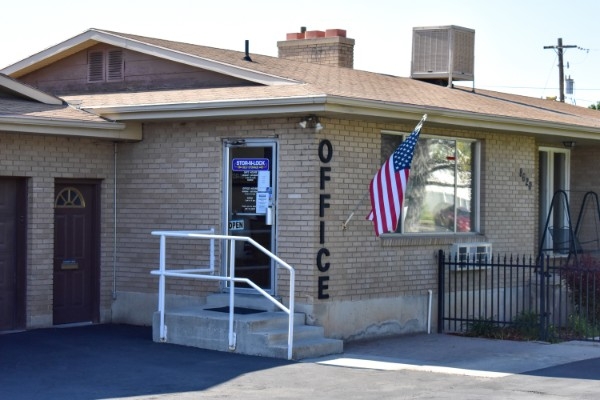 Facility photo: //images.sparefoot.com/medium/2460906a3af00b85412.jpg