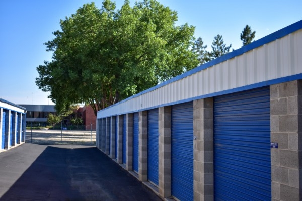 Facility photo: //images.sparefoot.com/medium/2460906a3af01948f20.jpg