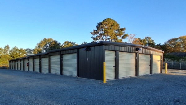 Facility photo: //images.sparefoot.com/medium/2460956a3c313671fcb.jpg