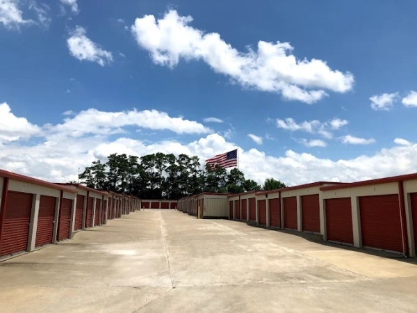 Facility photo: //images.sparefoot.com/medium/2460976a3d7e1be2c81.jpg