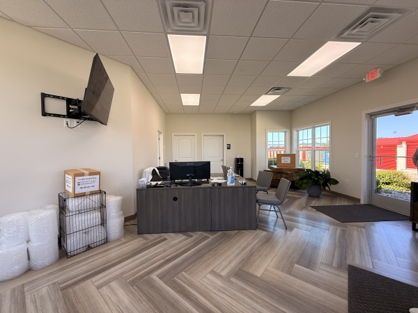 Facility photo: //images.sparefoot.com/medium/2460986a3d7f8acc3da.jpeg