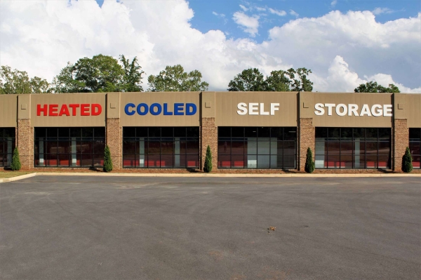 Facility photo: //images.sparefoot.com/medium/2461126a3d97a2b9ff7.jpg