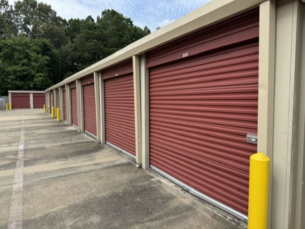 Facility photo: //images.sparefoot.com/medium/2461326a4501b450d3e.jpg