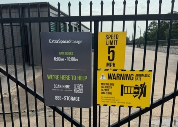 Facility photo: //images.sparefoot.com/medium/2461346a4501b787e52.jpg