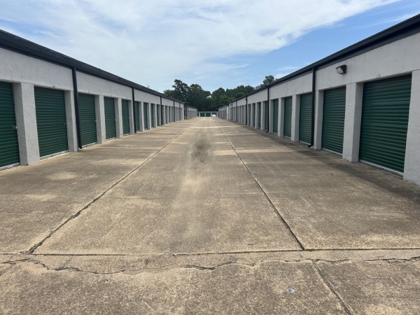 Facility photo: //images.sparefoot.com/medium/2461356a4501b376c0b.jpg