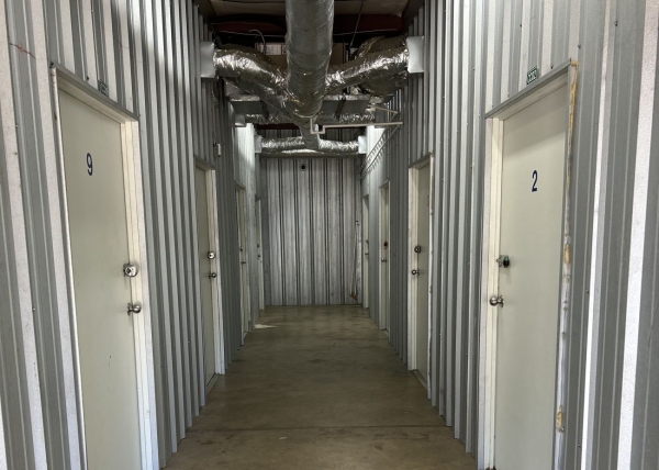 Facility photo: //images.sparefoot.com/medium/2461356a4501b4c3bb3.jpg
