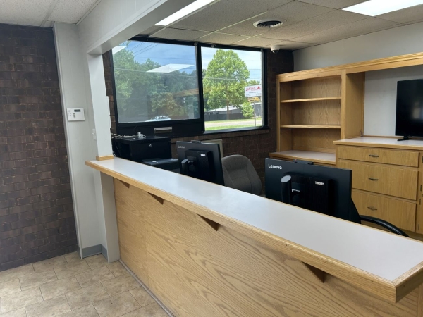 Facility photo: //images.sparefoot.com/medium/2461356a4501b5eeaa9.jpg