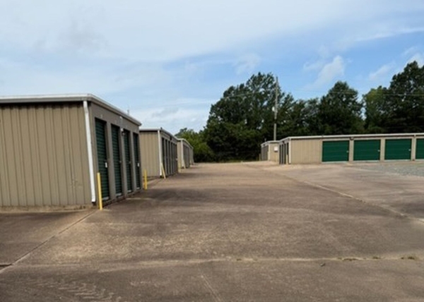 Facility photo: //images.sparefoot.com/medium/2461406a3fbbda21fb0.jpg