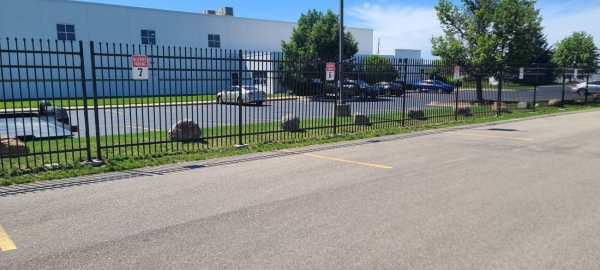 Facility photo: //images.sparefoot.com/medium/2461436a3fbc3242191.jpg