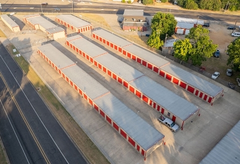 Facility photo: //images.sparefoot.com/medium/2461496a42b4b6805c4.jpeg