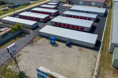 Facility photo: //images.sparefoot.com/medium/2461576a42d39a9c1f8.jpeg