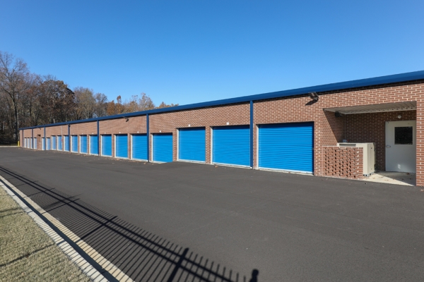 Facility photo: //images.sparefoot.com/medium/2461626a42e3e34183f.jpg