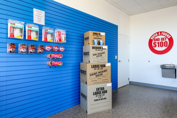 Facility photo: //images.sparefoot.com/medium/2461636a42e68d13903.jpg