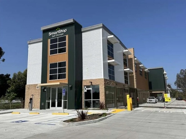 Facility photo: //images.sparefoot.com/medium/2461816a46b67a2697a.jpg