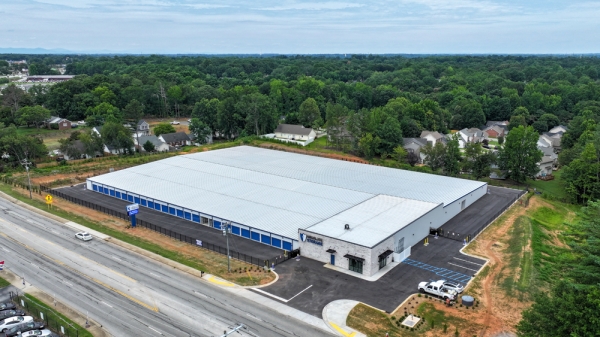 Facility photo: //images.sparefoot.com/medium/2462326a56c33a1b4c8.jpg