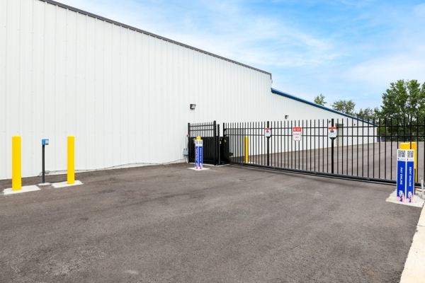 Facility photo: //images.sparefoot.com/medium/2462326a56c33c5ba69.jpg