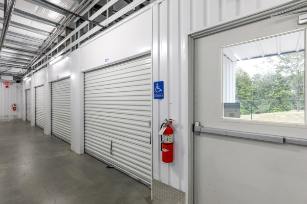 Facility photo: //images.sparefoot.com/medium/2462326a56c34243356.jpg