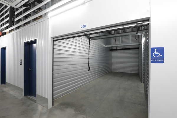 Facility photo: //images.sparefoot.com/medium/2462326a56c3450ee24.jpg