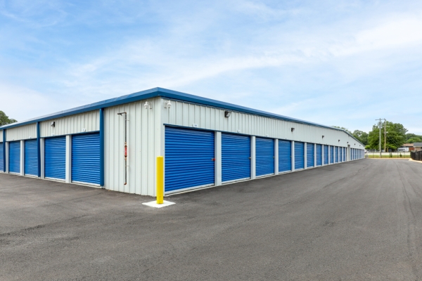 Facility photo: //images.sparefoot.com/medium/2462326a56c34848ba2.jpg
