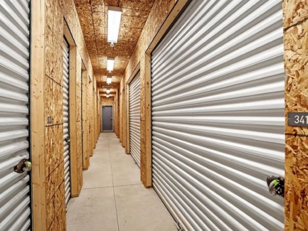 Facility photo: //images.sparefoot.com/medium/2462466a5519766c814.jpg