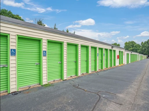 Facility photo: //images.sparefoot.com/medium/2462476a55260e698b0.png