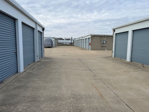 Facility photo: //images.sparefoot.com/medium/2462656a550ad7b209e.jpg