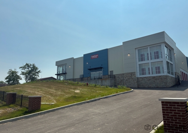 Facility photo: //images.sparefoot.com/medium/2462696a573ed2827ea.jpg