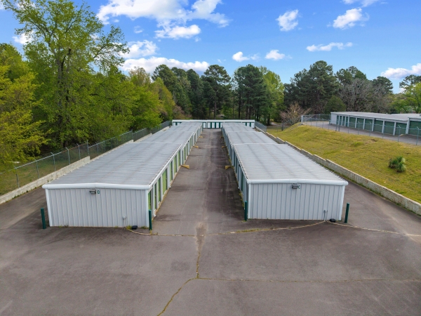 Facility photo: //images.sparefoot.com/medium/2462756a5117fc34b3b.jpg