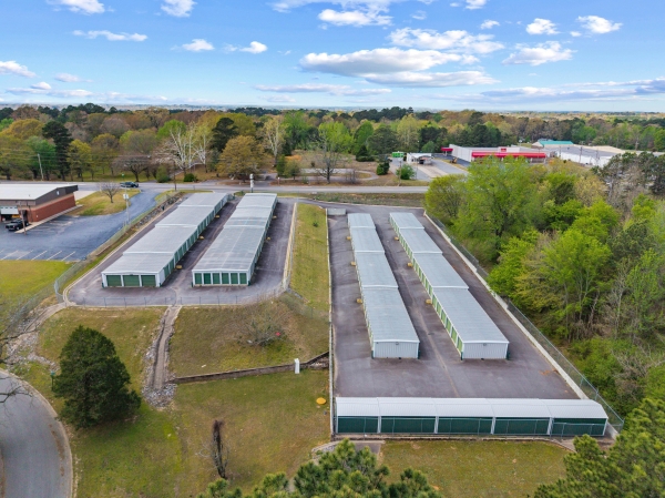Facility photo: //images.sparefoot.com/medium/2462756a51184943dcb.jpg