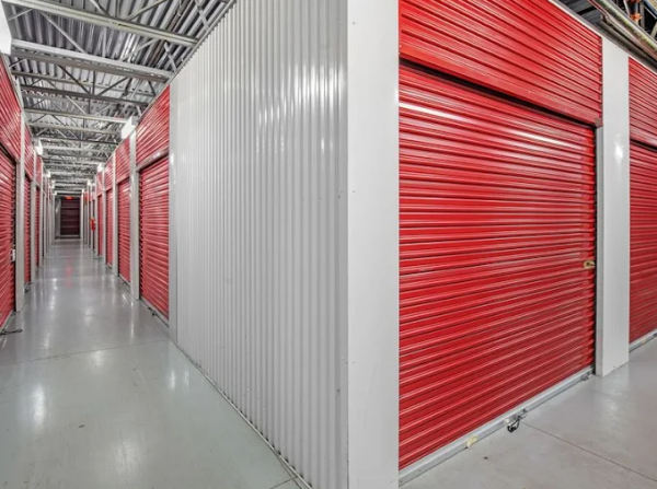 Facility photo: //images.sparefoot.com/medium/2462786a552cee6cc98.png