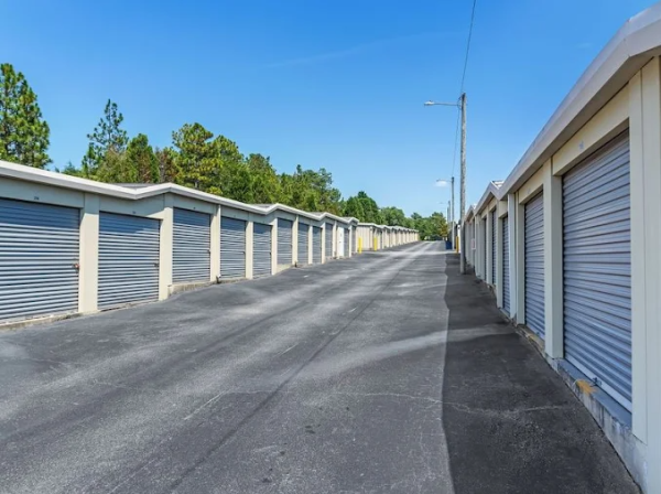 Facility photo: //images.sparefoot.com/medium/2462816a56ae655fa4f.png