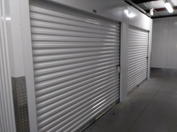 Facility photo: //images.sparefoot.com/medium/2462836a5780bec8f3c.png