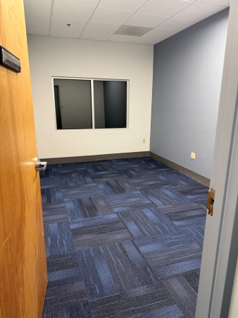 Facility photo: //images.sparefoot.com/medium/2462856a57885204dd2.jpg