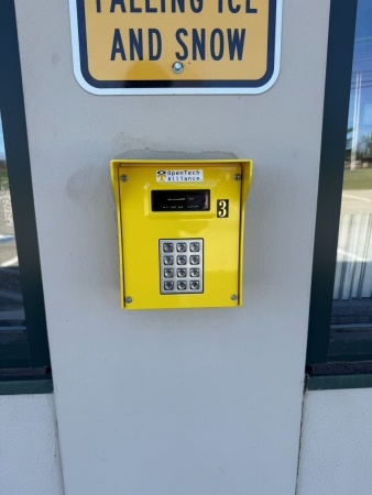 Facility photo: //images.sparefoot.com/medium/2463076a579950d5f9a.jpg