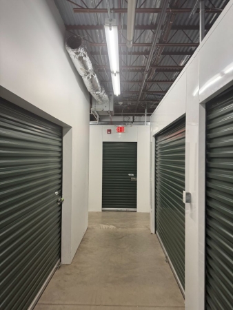 Facility photo: //images.sparefoot.com/medium/2463076a579953a04a2.jpg