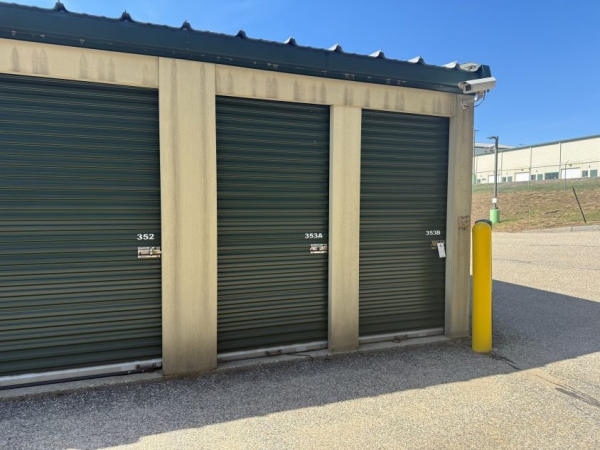 Facility photo: //images.sparefoot.com/medium/2463076a57995459b29.jpg