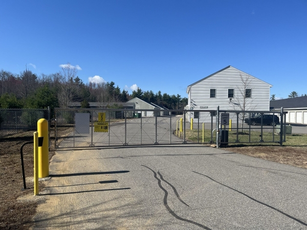 Facility photo: //images.sparefoot.com/medium/2463306a579b01bcfa2.jpg