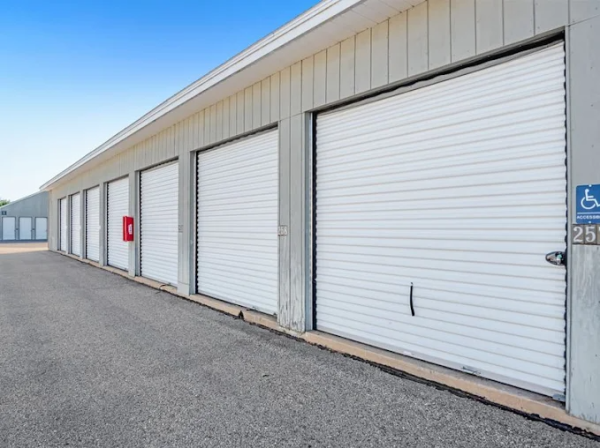 Facility photo: //images.sparefoot.com/medium/2463306a579b04472af.png