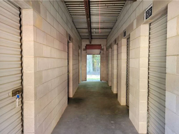 Facility photo: //images.sparefoot.com/medium/2463356a57c8f7da06f.png