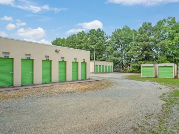 Facility photo: //images.sparefoot.com/medium/2463356a57c8f9190a4.png
