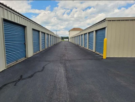 Facility photo: //images.sparefoot.com/medium/2463366a564ba83ee2f.png