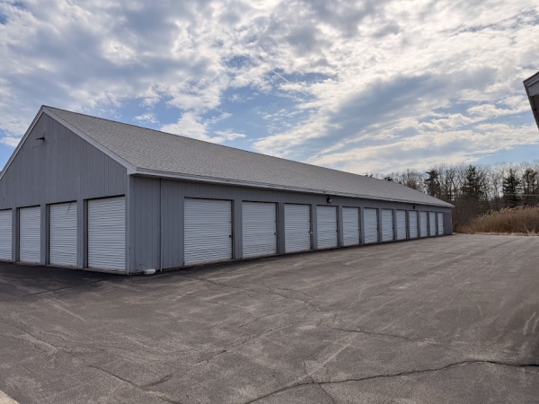Facility photo: //images.sparefoot.com/medium/2463416a554fe1bea79.jpg