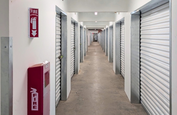 Facility photo: //images.sparefoot.com/medium/2463866a59229ab5168.jpg