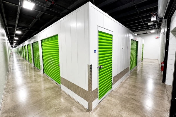 Facility photo: //images.sparefoot.com/medium/2463916a58d047e11c8.jpg