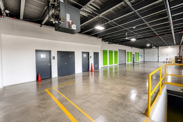 Facility photo: //images.sparefoot.com/medium/2463916a58d048ed339.jpg