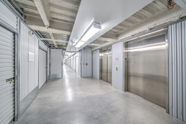 Facility photo: //images.sparefoot.com/medium/2464176a5a4fe0ab0da.jpg