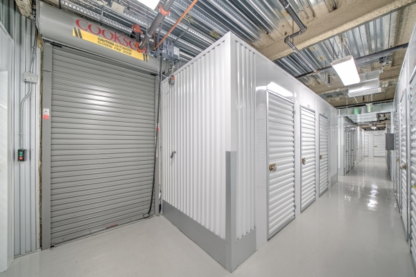 Facility photo: //images.sparefoot.com/medium/2464176a5a4fe412255.jpg
